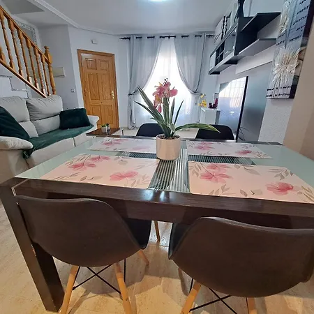 3 Bedroom Duplex Cabo Roig Semesterbostad