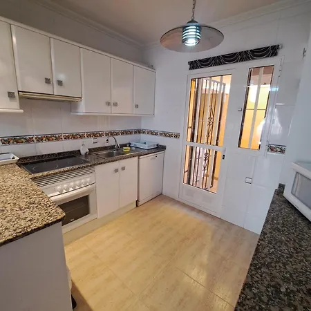 3 Bedroom Duplex Cabo Roig بيت للعطل